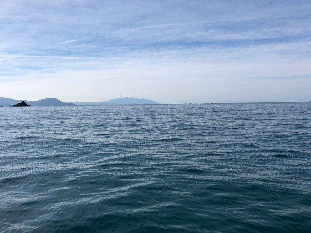 Passetto del Falcone,segna il confine tra Mar Tirreno e Mar Ligure