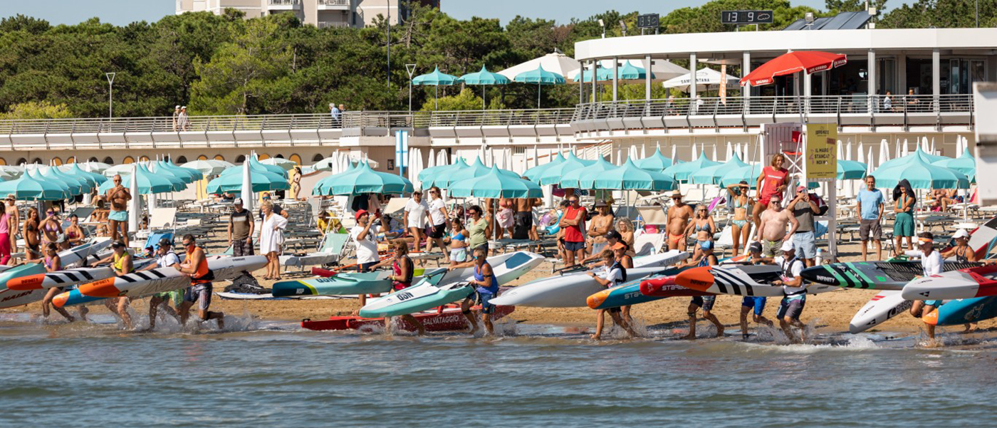 Lignano SUP Race 2026: Successo Internazionale, Grande Spettacolo e il Trionfo del Local Davide Ionico Lignano SUP Race 2026: Successo Internazionale, Grande Spettacolo e il Trionfo del Local Davide Ionico